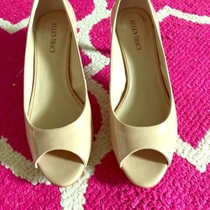 Ellen Tracy patent leather open-toe shoes